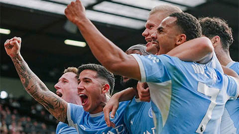 10 đánh bại 11, Man City hơn hẳn MU… vài cái đầu!